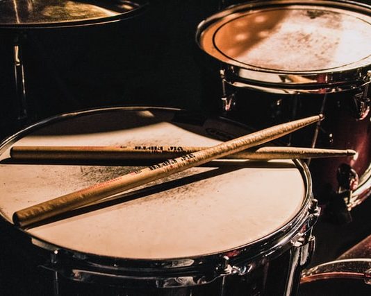 Phil Rudd Drum Setup: The Influential Drummer’s Secrets to Success